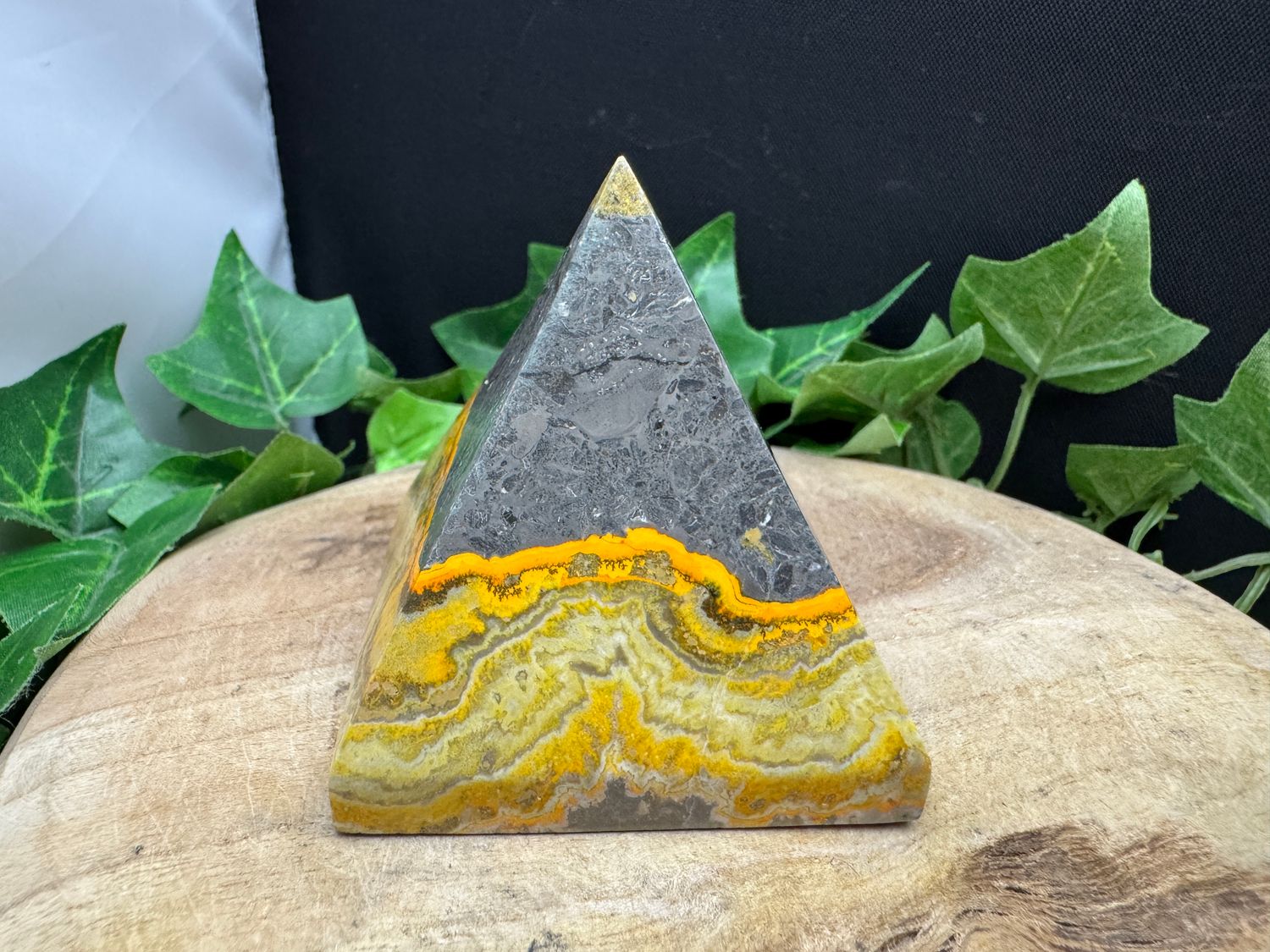 Bumblebee Stone piramide