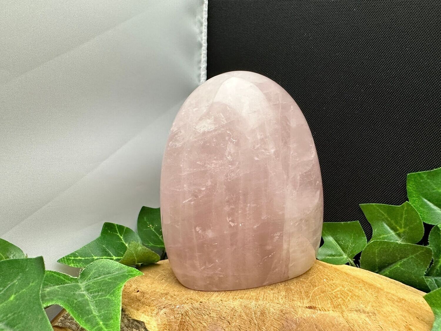 Rozenkwarts sculptuur