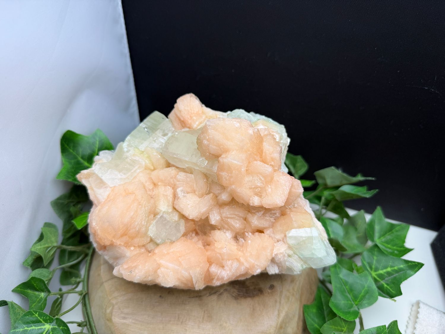 Apofyliet op Stilbiet Apofyliet op Stilbiet