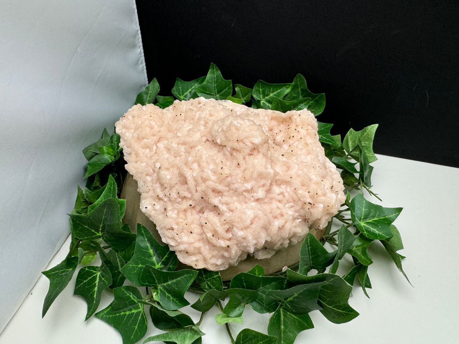 Roze Dolomiet met pyriet