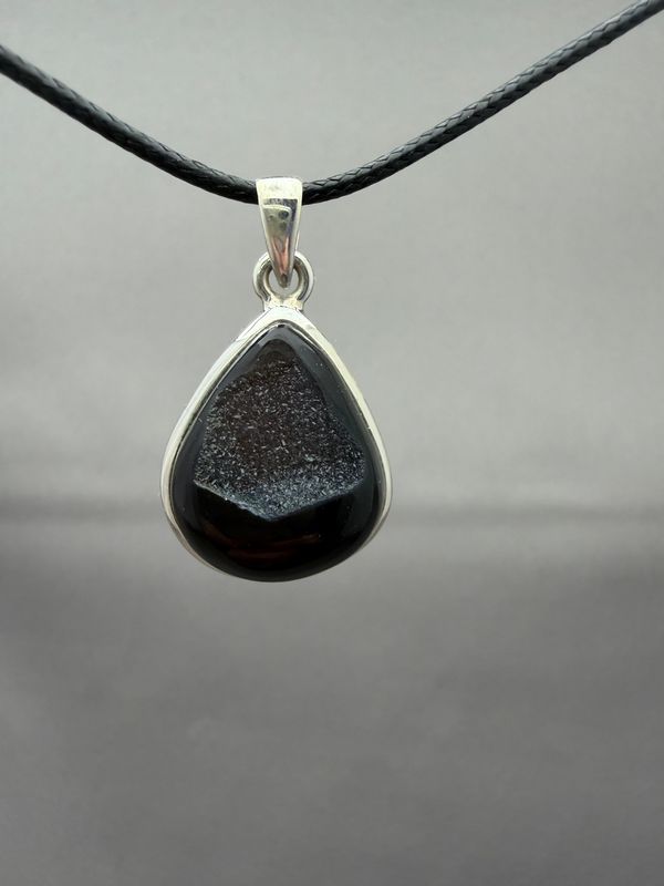 Druzy Onyx hanger