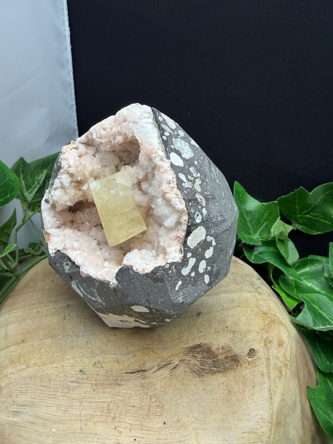 Heulandiet geode met Calciet