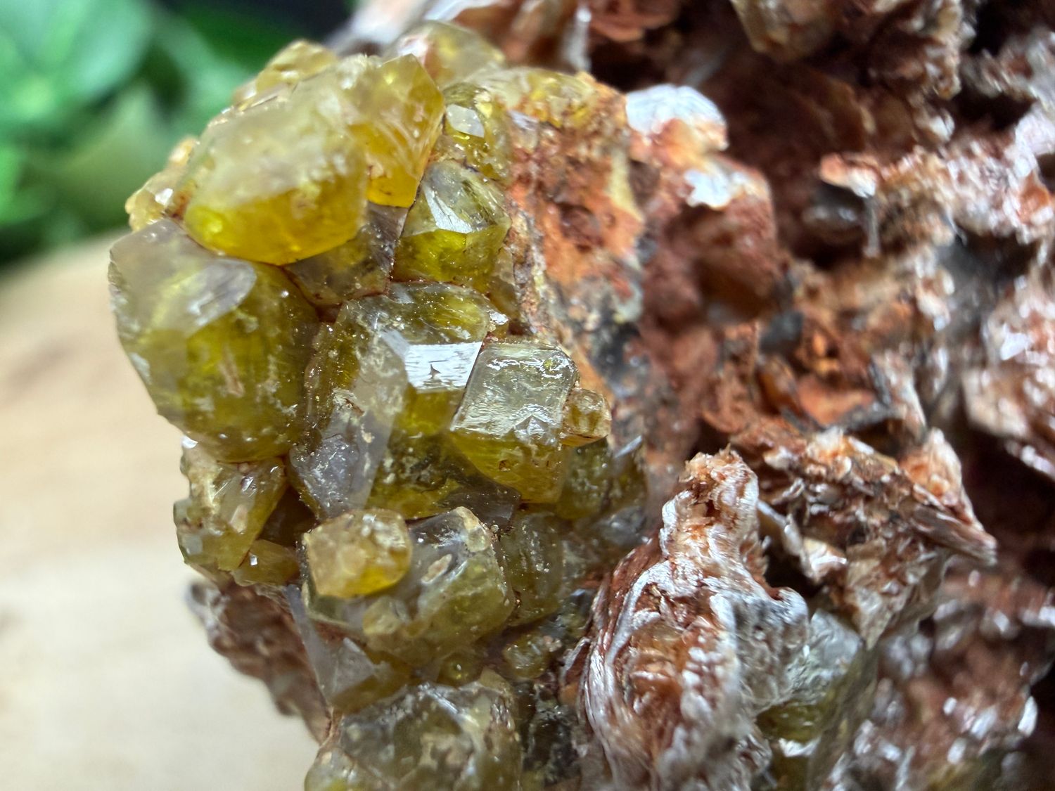 Groene Granaat met mica