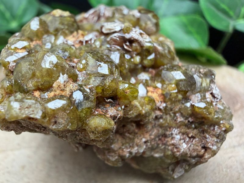 Groene Granaat met mica