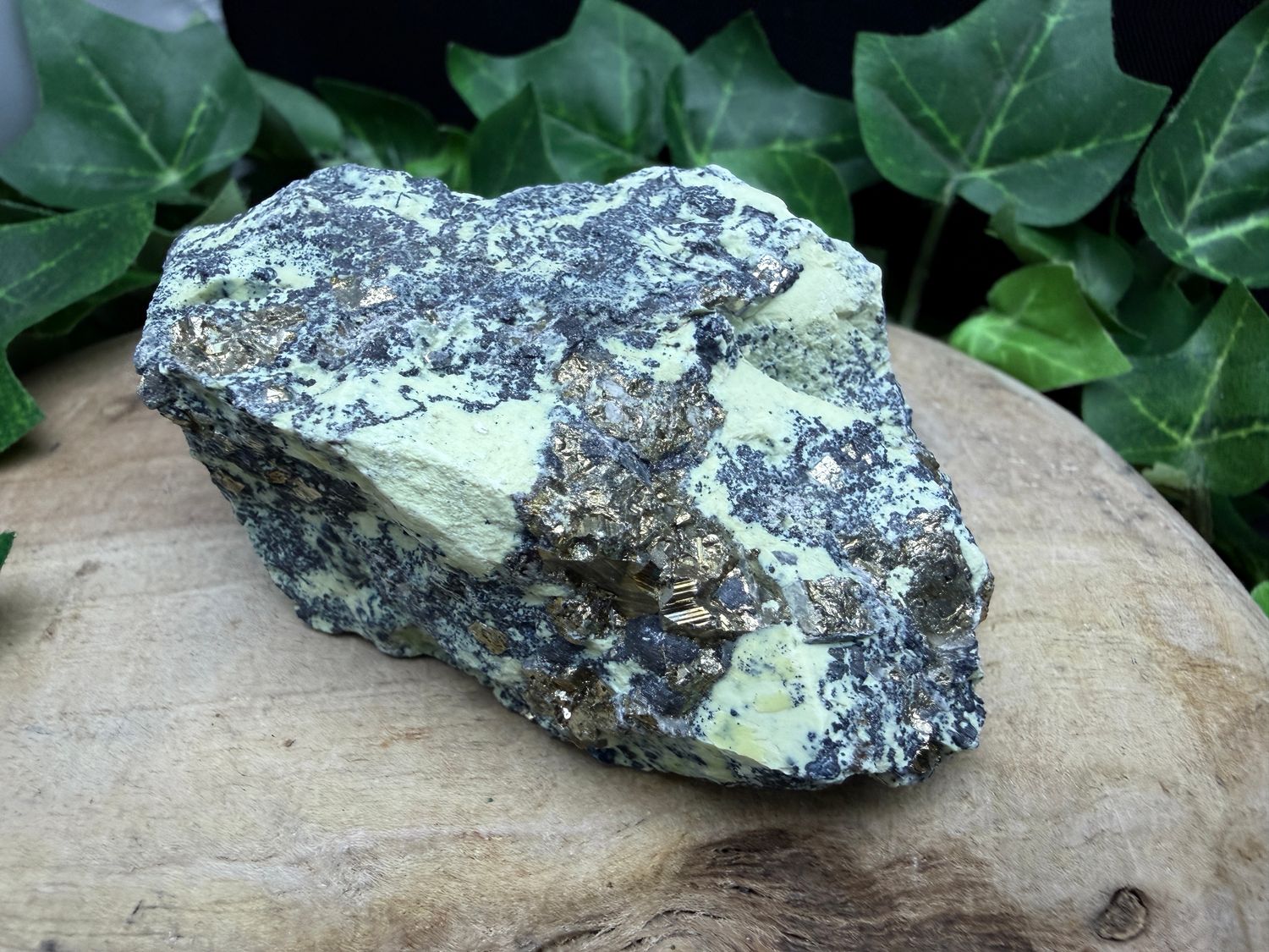 Serpentijn met Pyriet