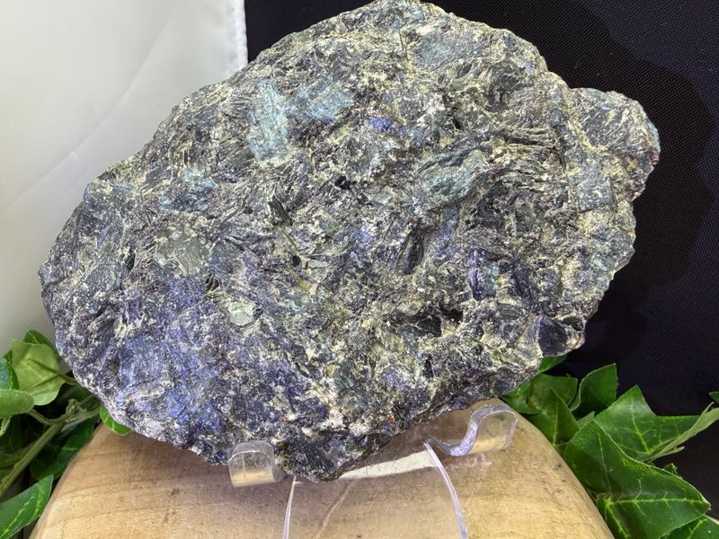 ​Ruwe brok Larvikiet