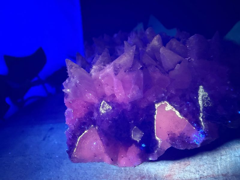 Dogtooth Calciet (bi-color UV)