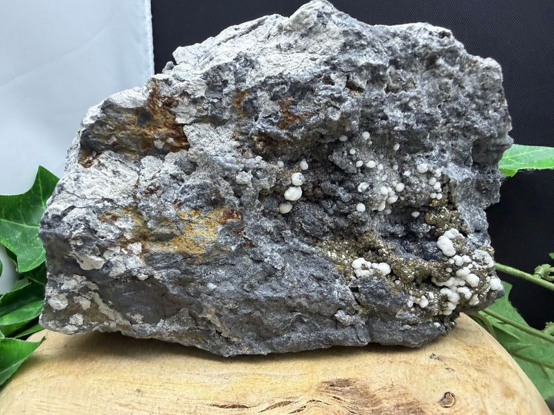 Pyriet met Calciet bolletjes Pyriet met Calciet bolletjes