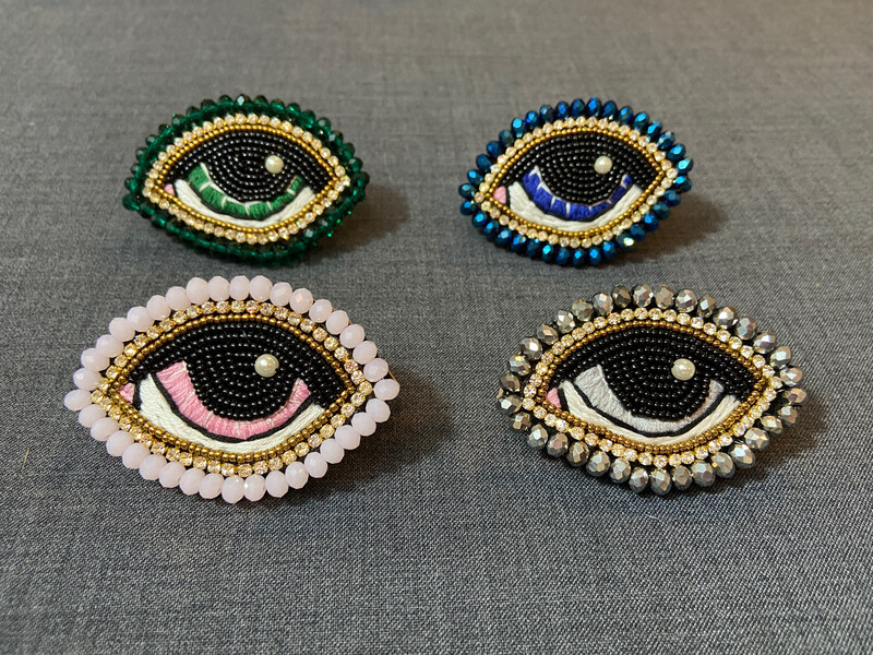 Augen Brosche aufwändig mit Perlen bestickt,verschiedene Farben