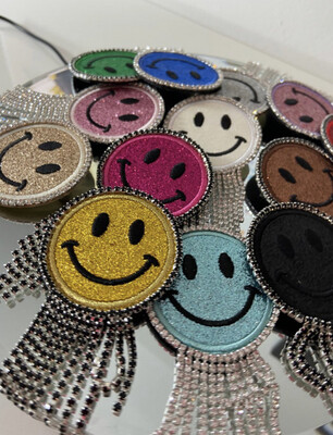 Mit liebe handgefertigte Lurex Smile Brosche, gestickt mit durchsichtigen oder schwarzen Strass-Fransen ,verschiedene Farben,Anstecknadel