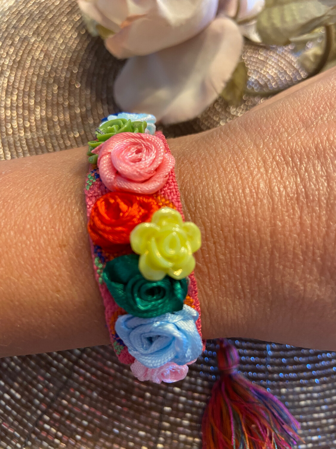 Rosen Armband bunt mit bunten plastischen Rosen 