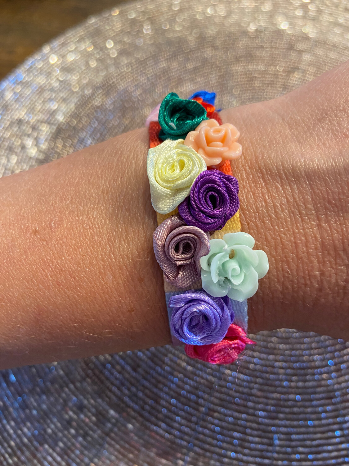 Rosen Armband bunt mit bunten plastischen Rosen 
