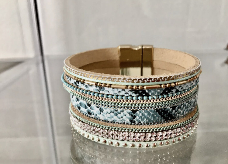 Armband,Veganes Leder,Reptilien Optik,Strass und goldfarbenen Magnet-Verschluss