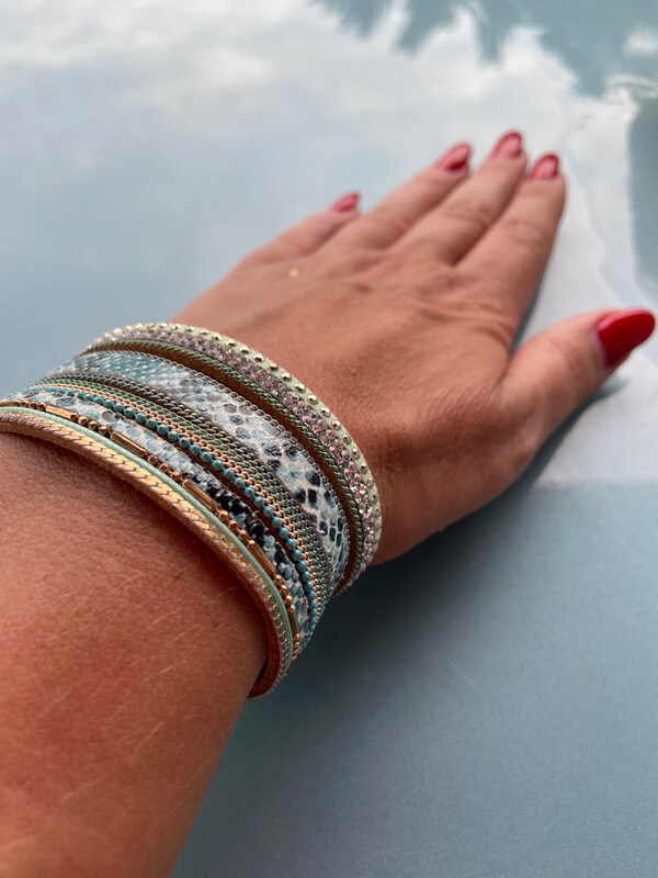 Armband,Veganes Leder,Reptilien Optik,Strass und goldfarbenen Magnet-Verschluss