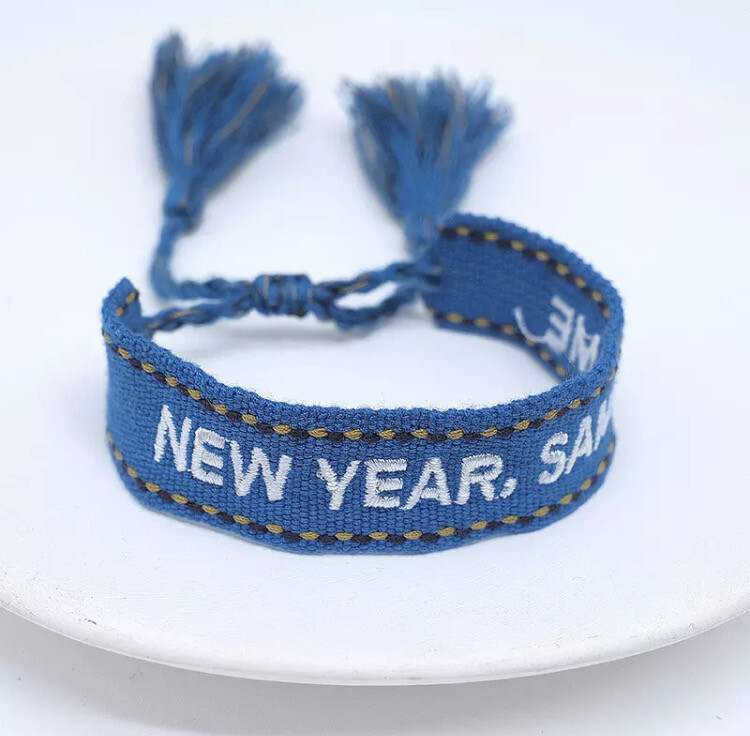 Web-Armband  mit Stickerei „New year, same me “petrol-blau mit weißen Stickerei 