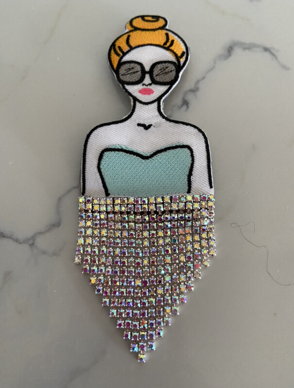 Brosche „Lady , gestickt mit Strassfransen Brosche „Lady , gestickt mit Strassfransen