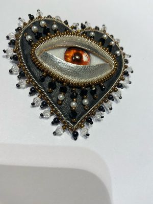 Herz Brosche  mit Auge „ Deluxe „aufwändig mit Perlen  gearbeitet ,handgefertigt, 