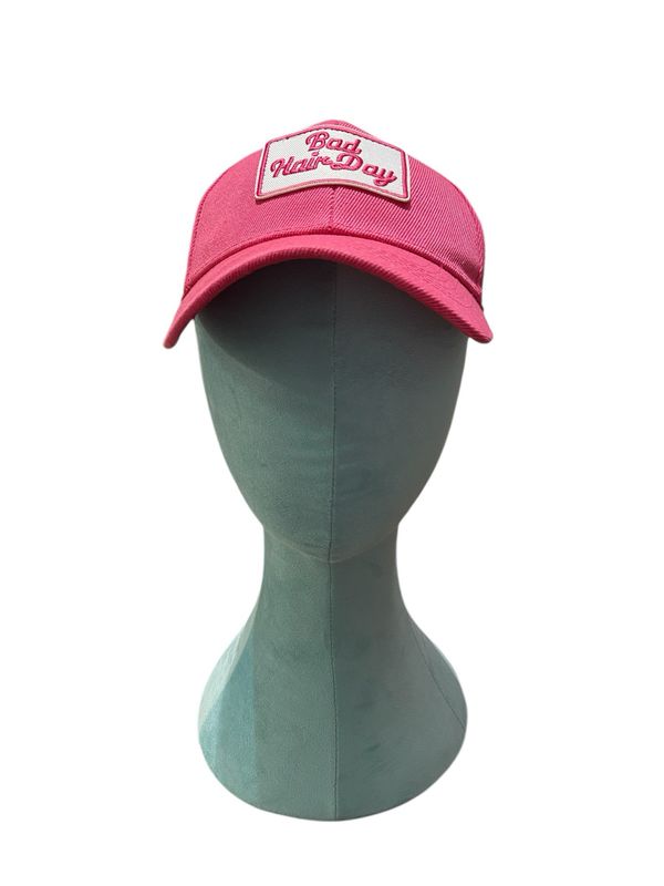 Cap pink mit „Bad Hair Day“ Stickerei Cap pink mit „Bad Hair Day“ Stickerei