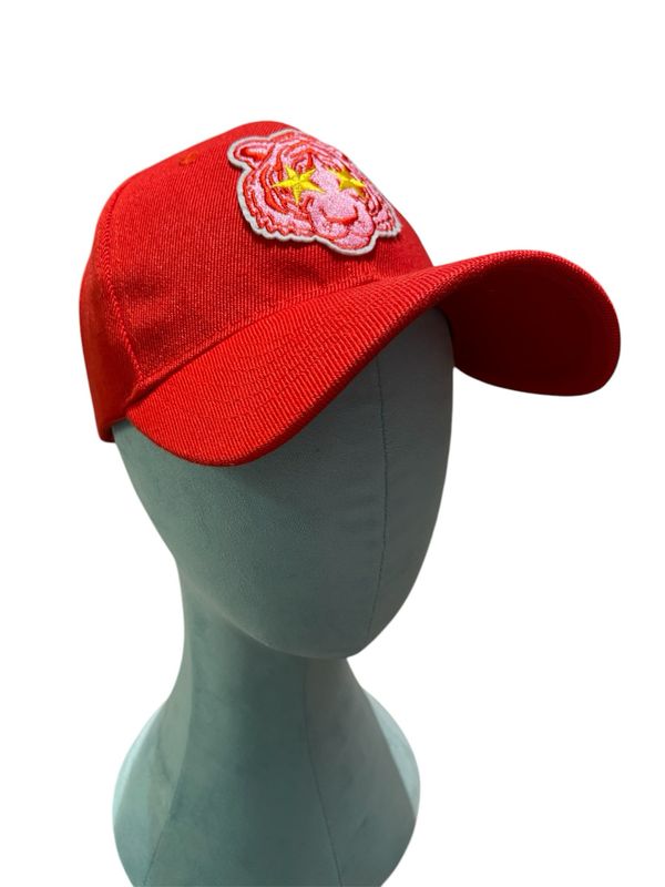  Cap rot mit „Tiger “ Stickerei 