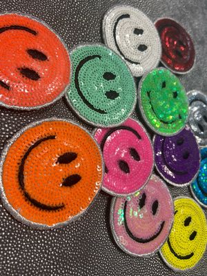 Bunte Smiley Pailletten Brosche in verschiedenen Farben