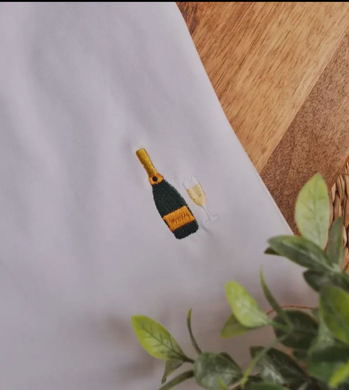 Shirt „Champagner Stickerei “ fünf verschiedene Größen 