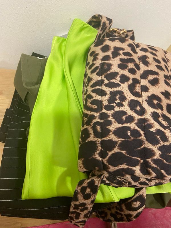 Sandras livestream Einkauf 1 x Jacke 1x Rock 1x Tasche inclusive Porto 