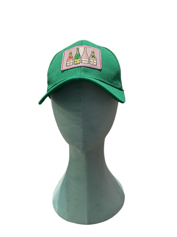  Cap grün mit „Champagner“ Stickerei 