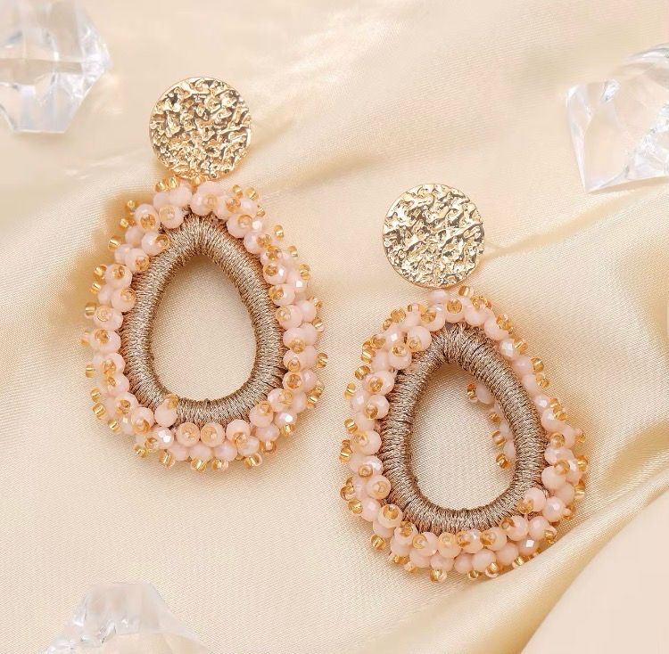 Ohrringe Deluxe, handgefertigt, Stecker goldfarben Edelstahl, beige