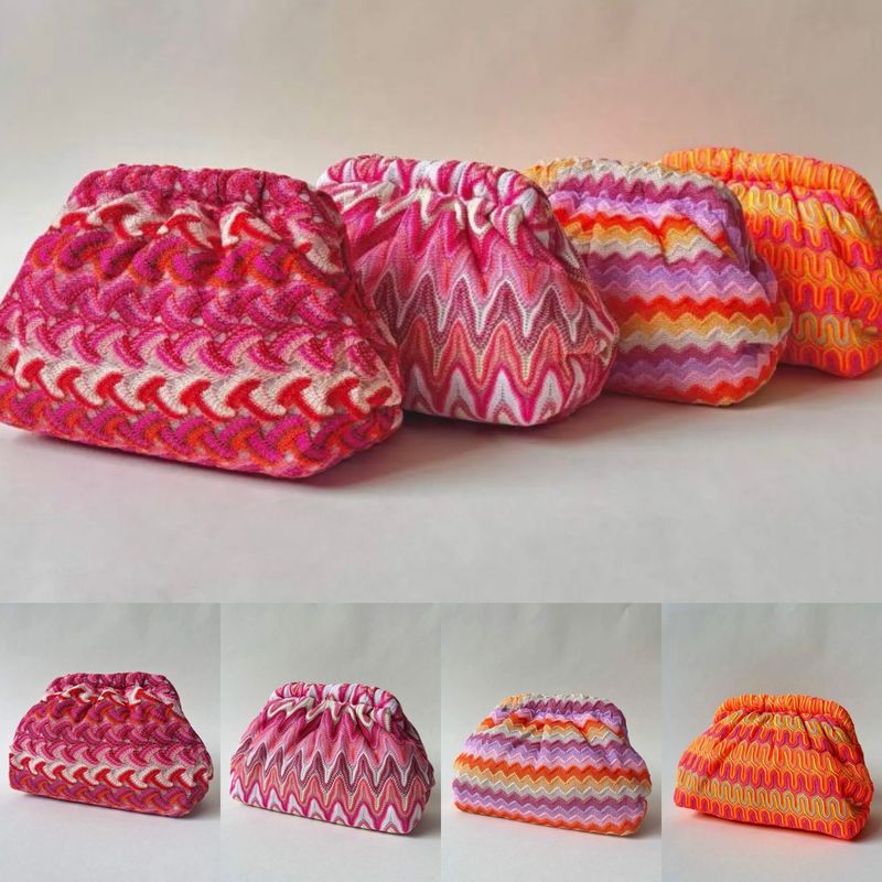 Clutch Zigzag, vier verschiedene Farben Clutch Zigzag, vier verschiedene Farben