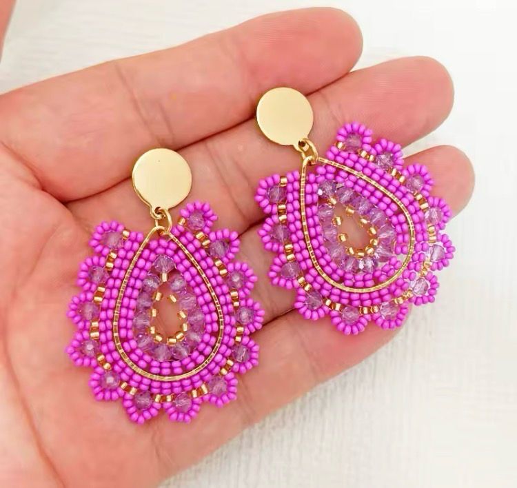 Trendige handgefertigte Bohemian Kristallglas Tropfen Ohrringe in cyclam-pink mit Edelstahl-Ohrstecker Trendige handgefertigte Bohemian Kristallglas Tropfen Ohrringe in cyclam-pink mit Edelstahl-Ohrstecker