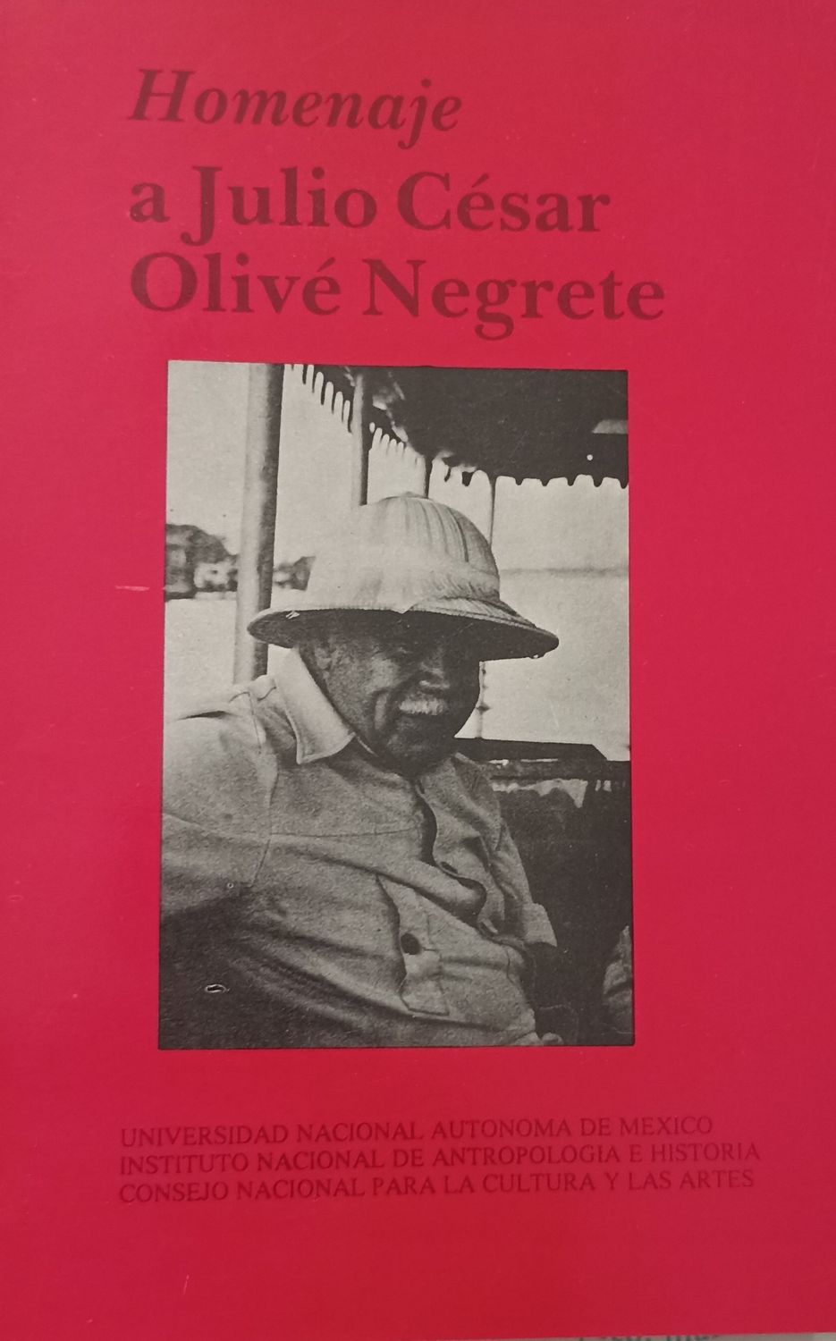 Homenaje a Julio César Olivé Negrete