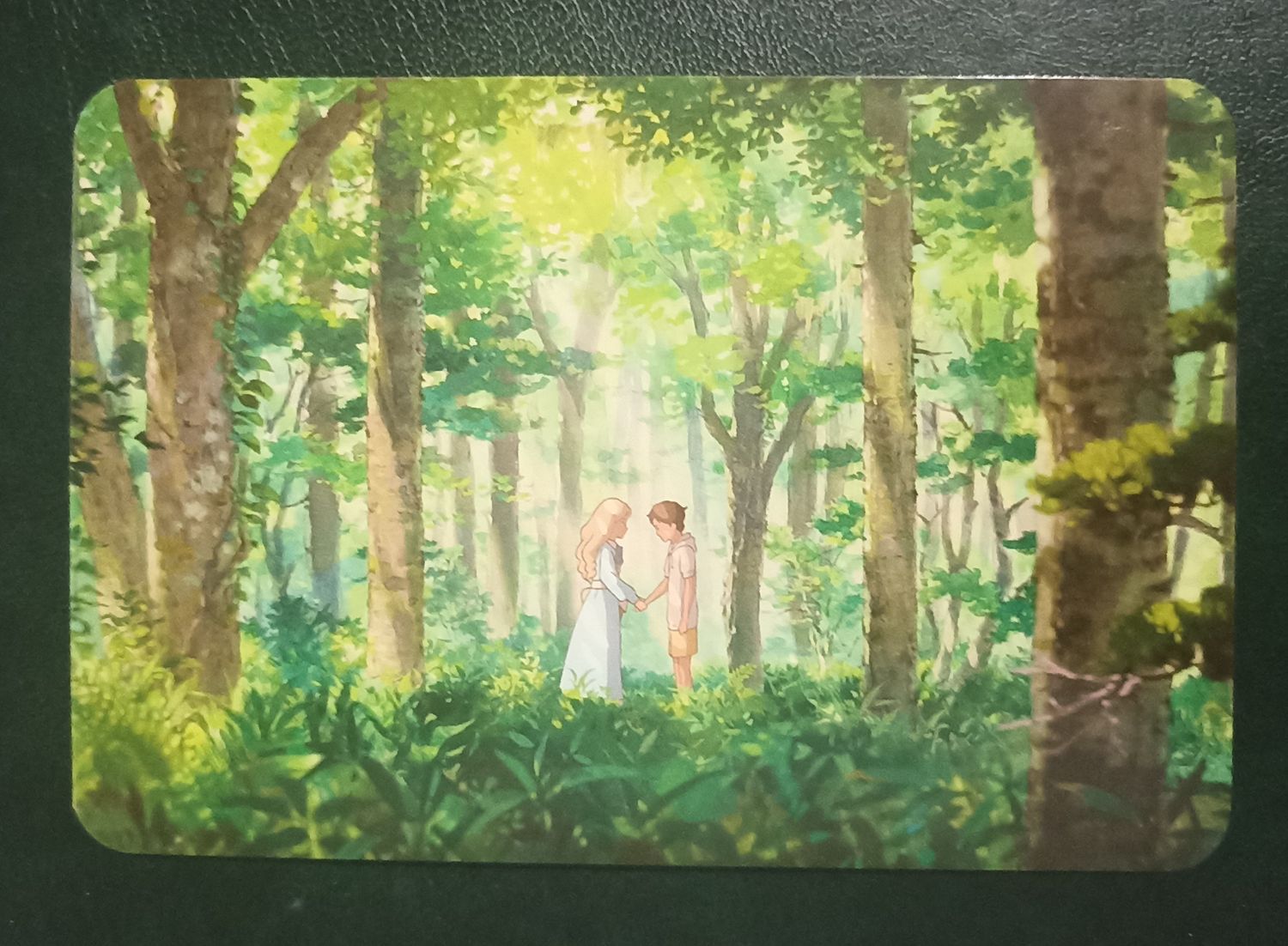 Postal El recuerdo de Marnie – Marnie y Anna en el bosque, Japón 2014