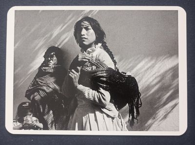 Postal Graciela Iturbide – Mujeres con rebozo, México 1984