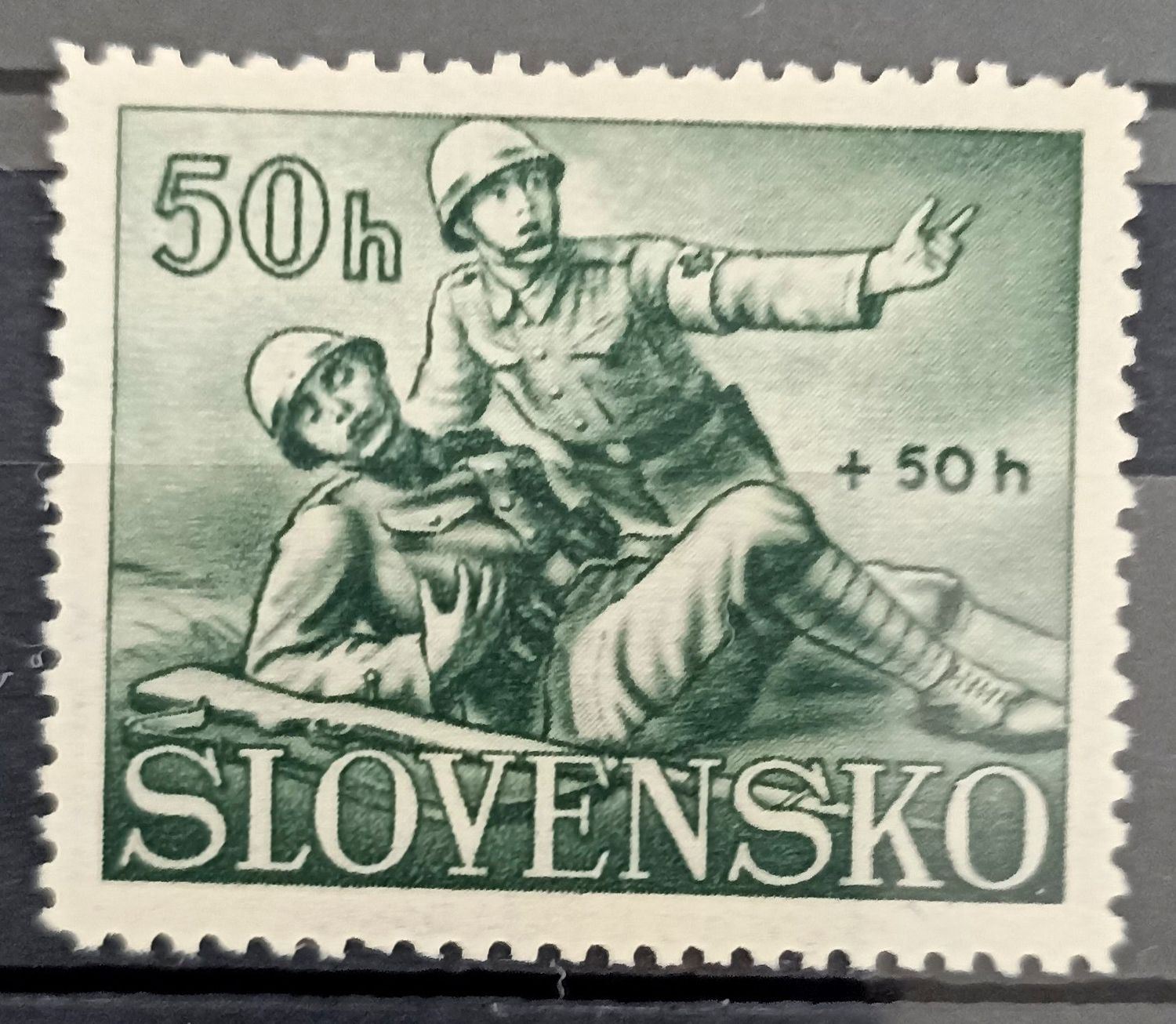 Eslovaquia (Estado Eslovaco 1944) 1944, Sanitario militar rescatando compañero herido en combate