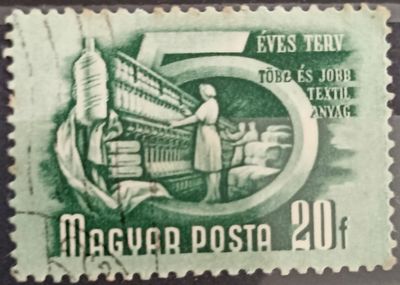 Hungría 1950, Obrera textil en telar - Több és jobb textil anyag