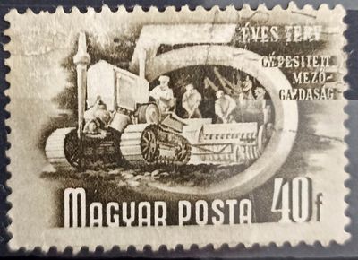 Hungría 1950, Tractor con orugas sembrando - mecanización del campo