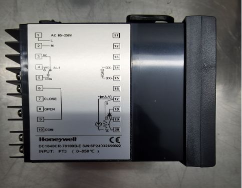 62 Temperature Controller Honeywell DC1040CT-701-000B-E