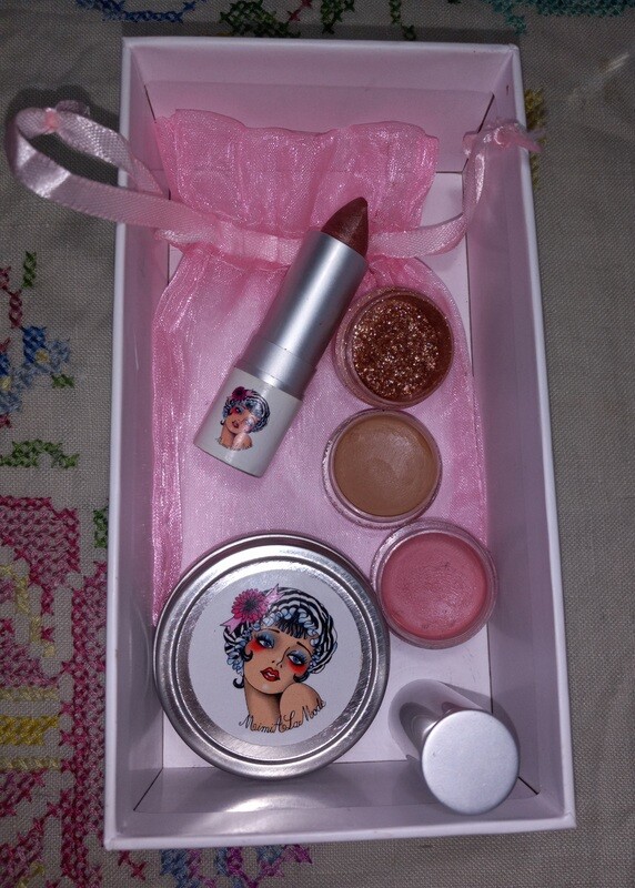 Hollywood Glamour Beauty Subscription Box