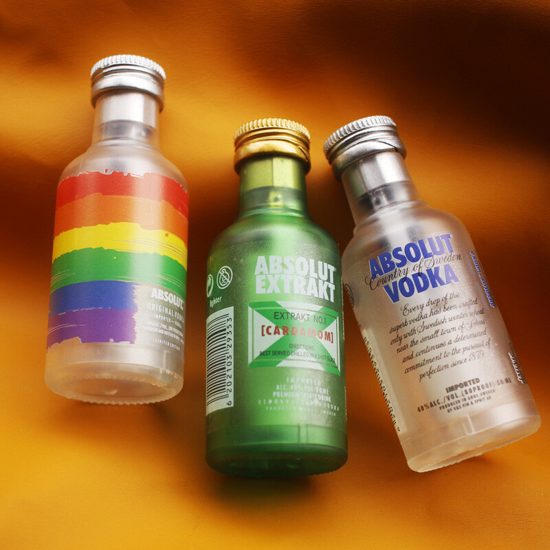 Creative vodka Bottle Model Lighter Table Small Decorations Personality Open Flame Lighter Men&#39;s Smoking Gadgets Gift