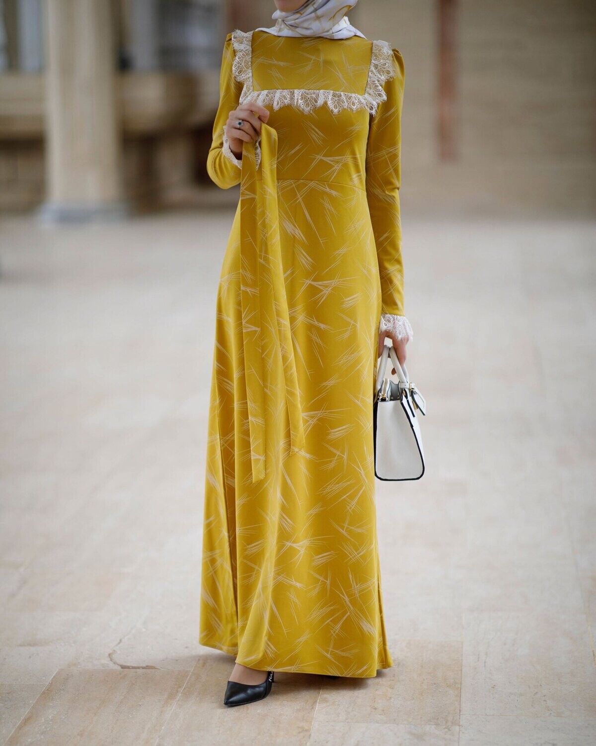 WARMES A-LINEIEN KLEID MIT SPITZE