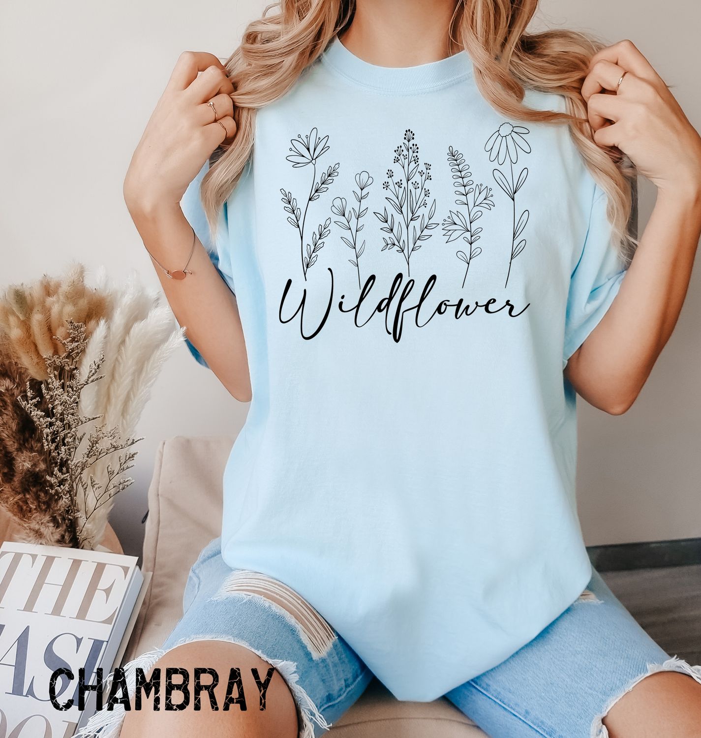 Comfort Colors® Wildflower Shirt, Minimalist Shirt, Floral T-shirt, Flower Shirt, Gift for Women, Ladies Shirts, Nature lovers shirt, Garden