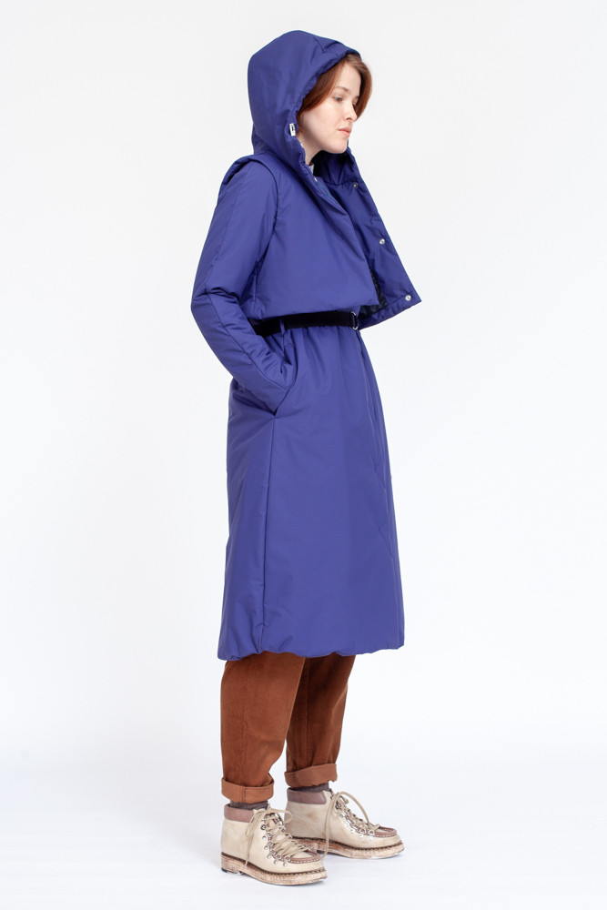 Утепленное пальто из мембраны синего цвета с жилетом