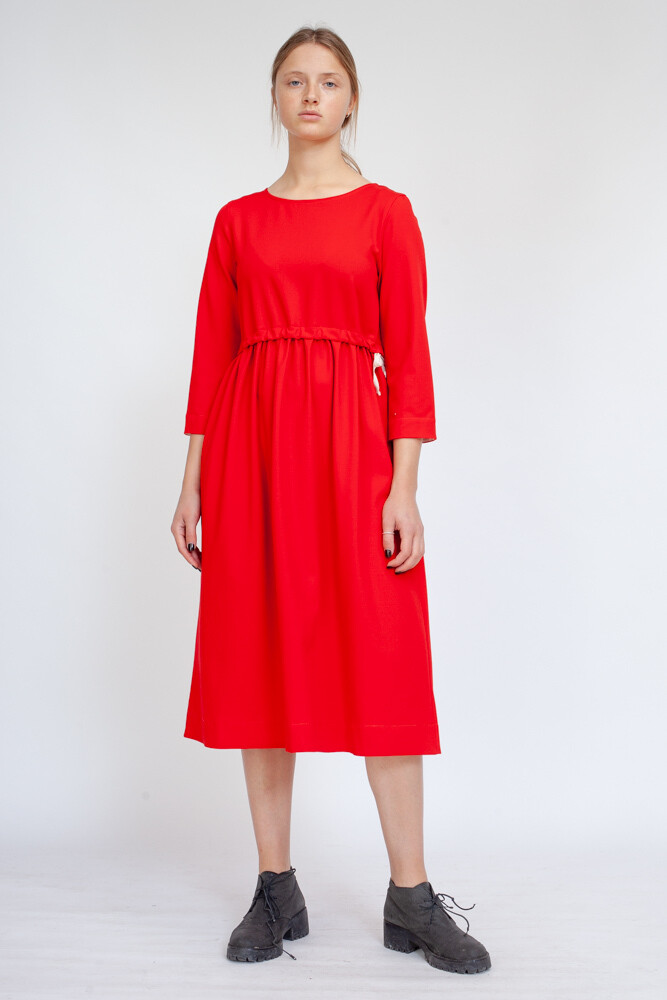 Платье с кулиской из тонкой шерсти красного цвета
