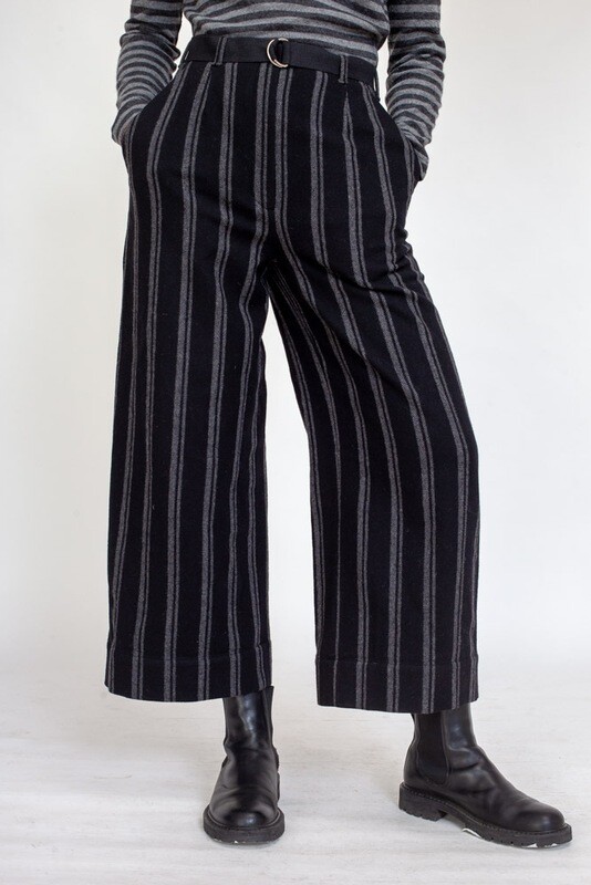 Широкие брюки из черной шерсти в серую полоску