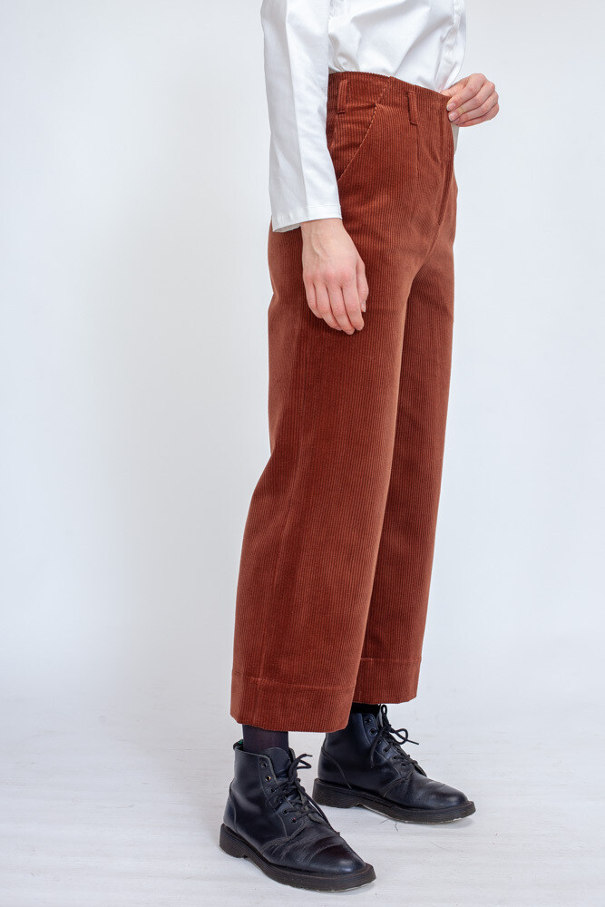 Широкие брюки из рыжего вельвета