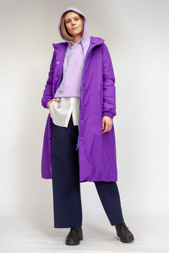 Зимнее пальто миди фиолетового цвета