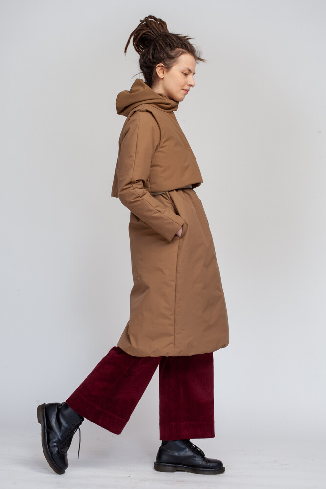 Утепленное пальто из мембраны коричневого цвета с жилетом