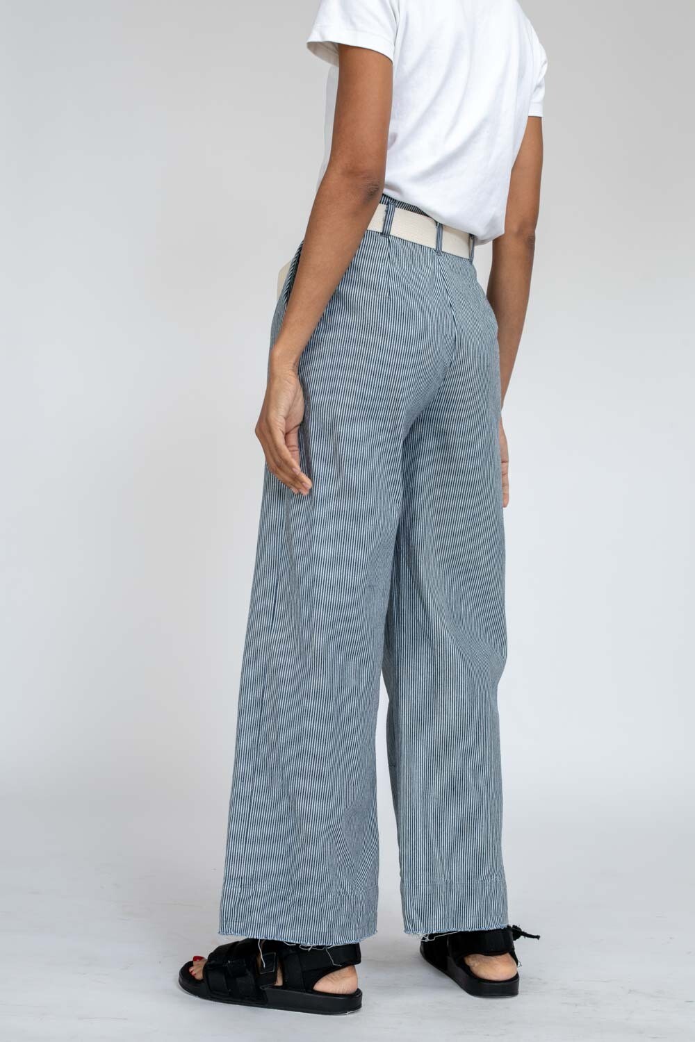 Широкие брюки в полоску из джинсы с необработанными краями