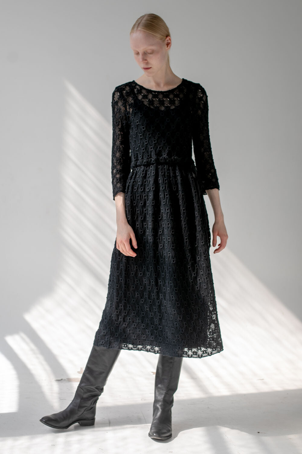 Платье с кулиской из кружева черного цвета