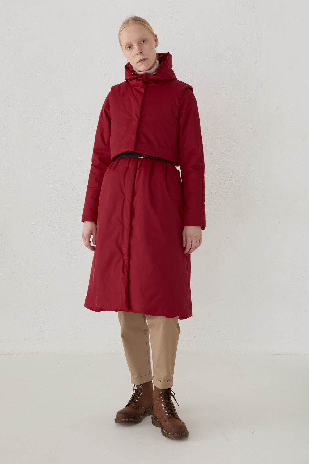 Утепленное пальто из мембраны красного цвета с жилетом
